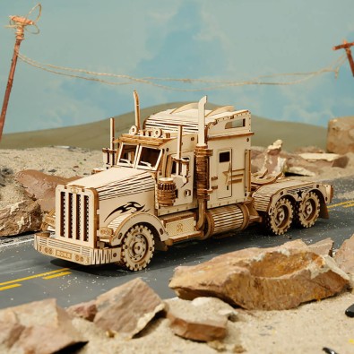 Robotime: Heavy Truck (1:40)